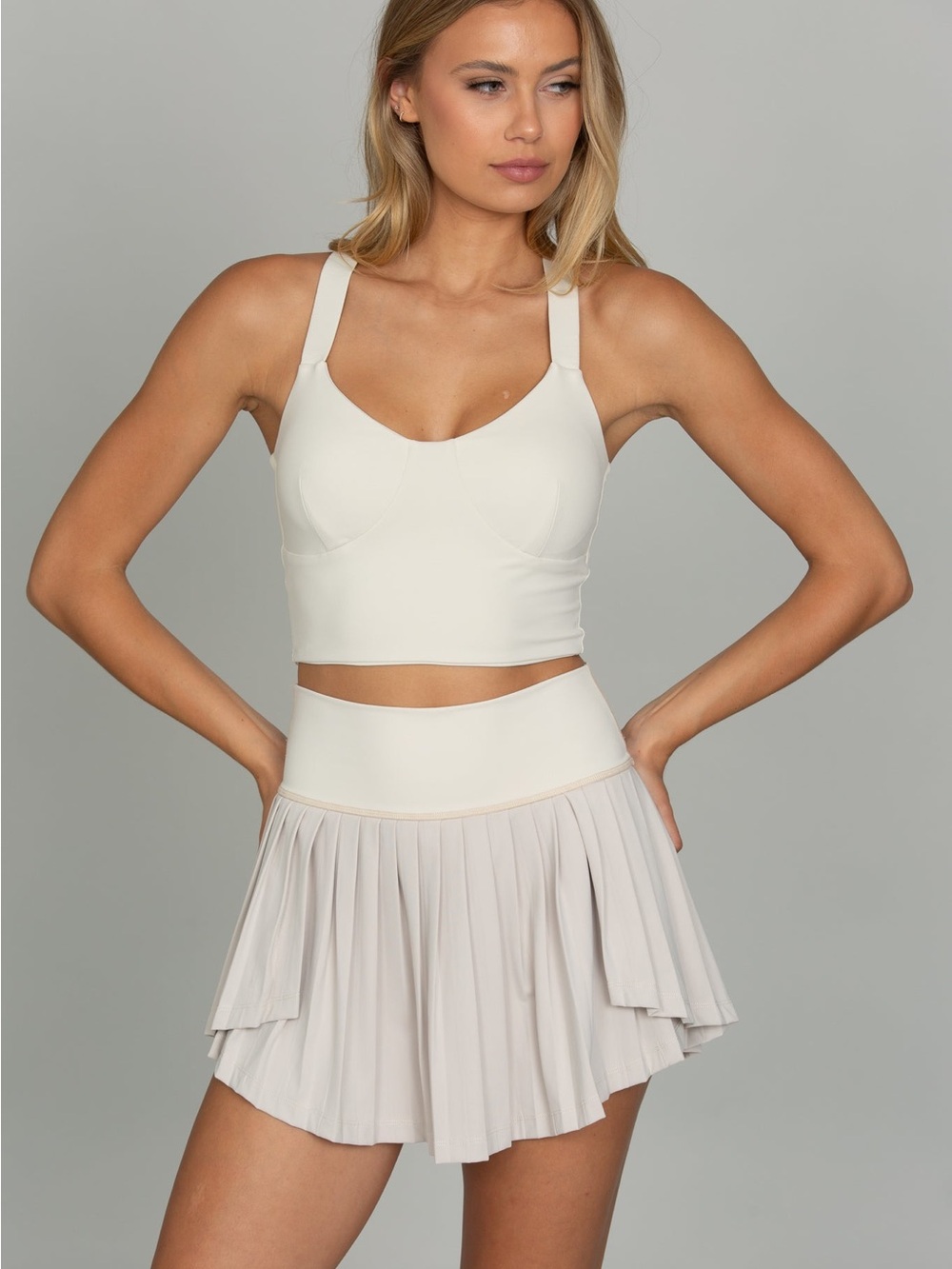 Gold Hinge NWOT BONE 2-TONED TIERED PLEATED TENNIS SKIRT